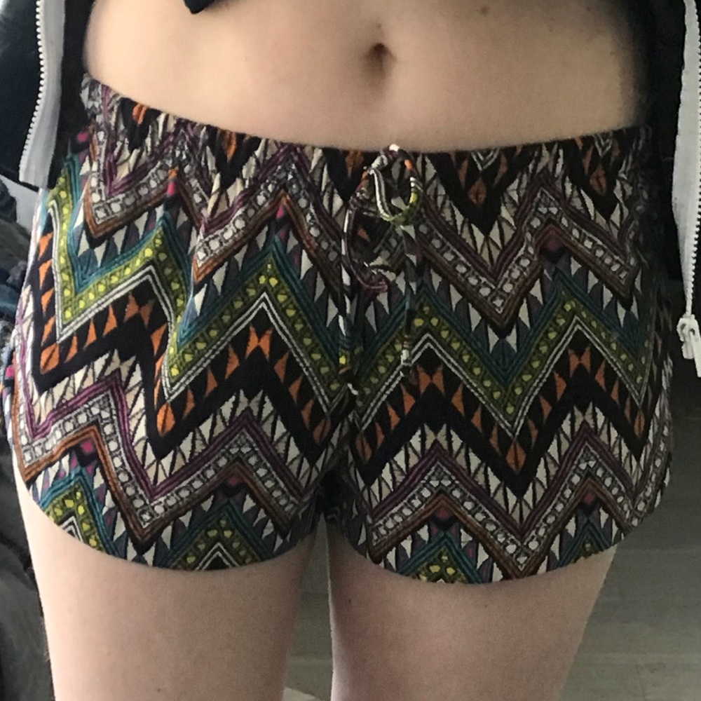 NEW Drawstring colorful design light weight shorts